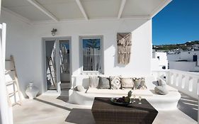 Jonaz Rooms & Suites